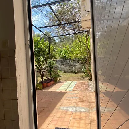 George Villa Adelianos Kampos